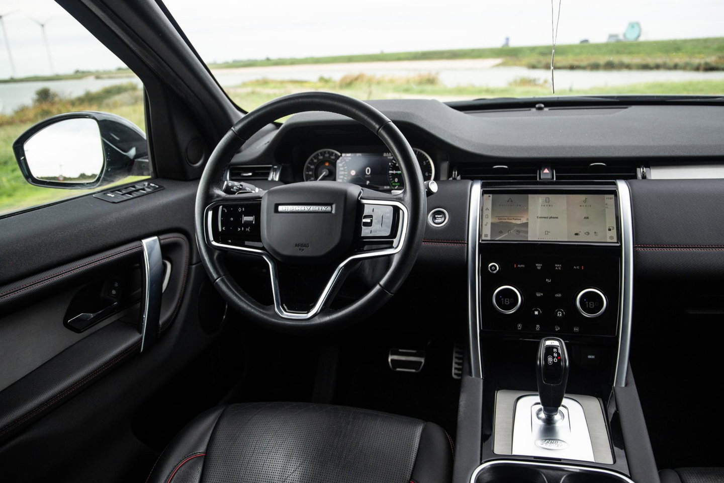 Land Rover Discovery Sport P300e 1.5 SE R-DYNAMIC / CARPLAY / LEER / DEALER ONDERHOUDEN / CAMERA