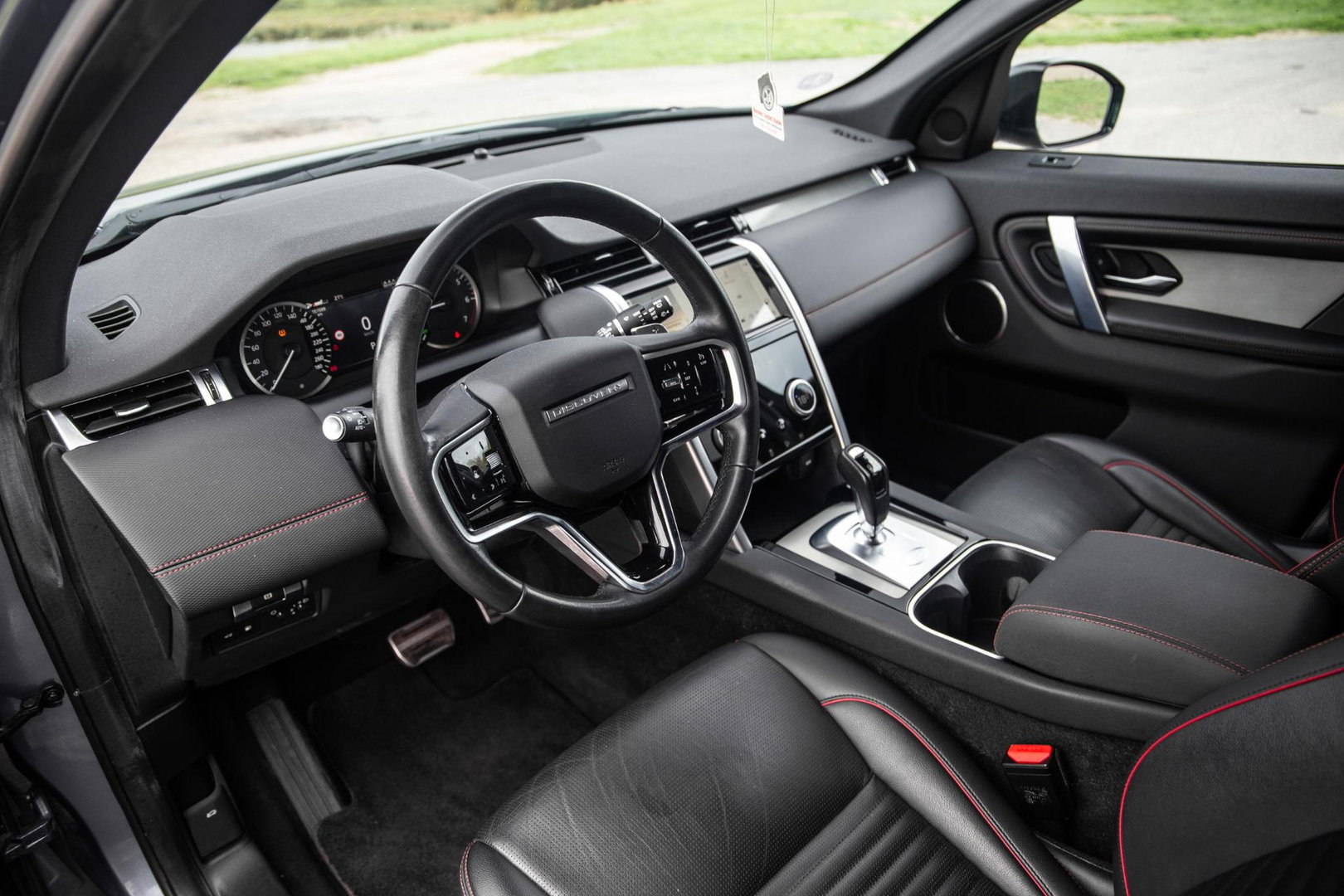 Land Rover Discovery Sport P300e 1.5 SE R-DYNAMIC / CARPLAY / LEER / DEALER ONDERHOUDEN / CAMERA