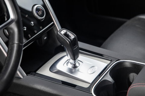 Land Rover Discovery Sport P300e 1.5 SE R-DYNAMIC / CARPLAY / LEER / DEALER ONDERHOUDEN / CAMERA
