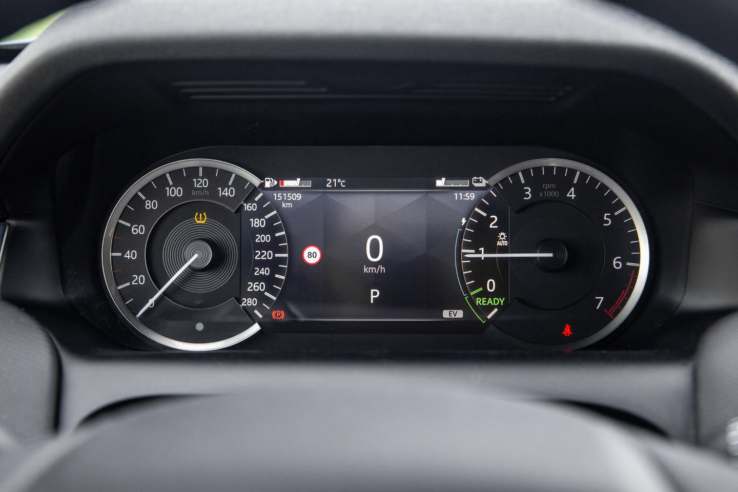 Land Rover Discovery Sport P300e 1.5 SE R-DYNAMIC / CARPLAY / LEER / DEALER ONDERHOUDEN / CAMERA