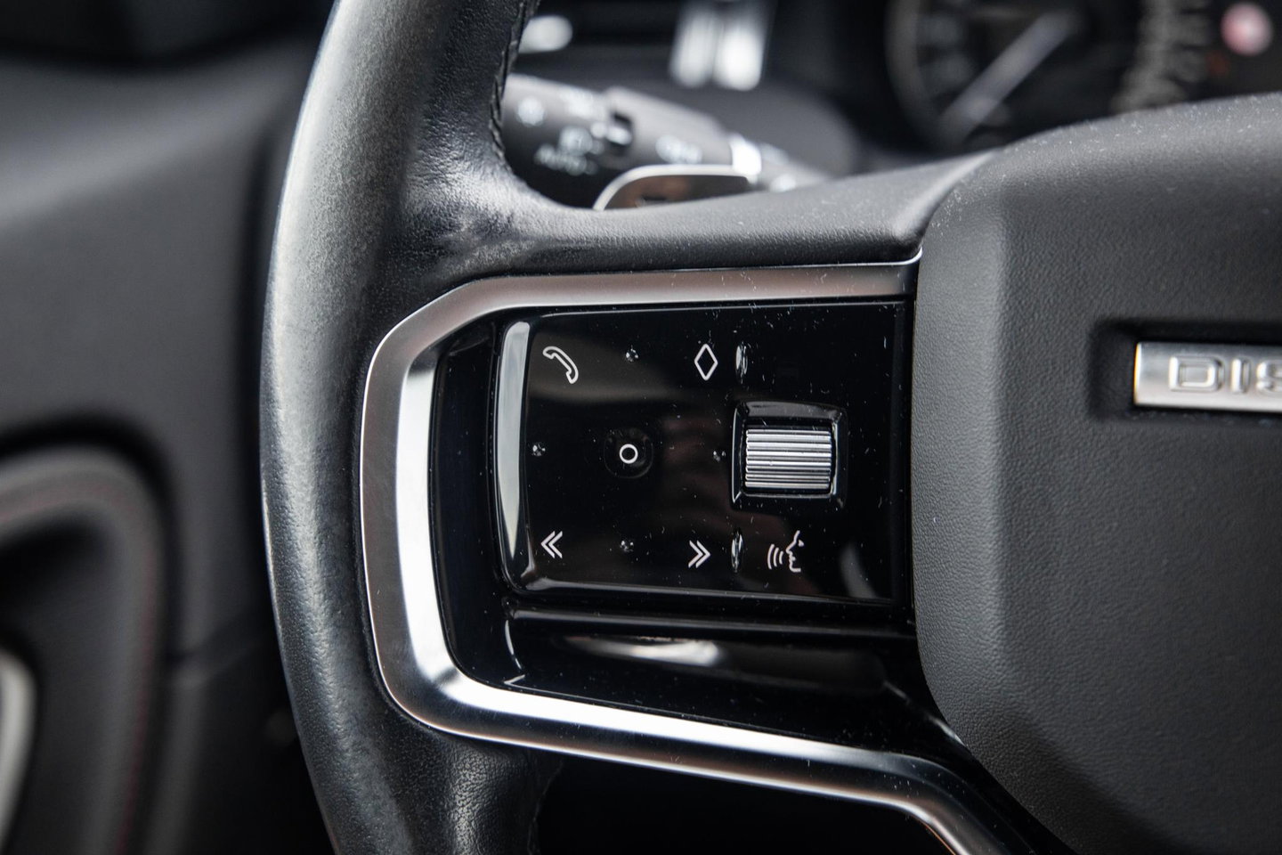 Land Rover Discovery Sport P300e 1.5 SE R-DYNAMIC / CARPLAY / LEER / DEALER ONDERHOUDEN / CAMERA