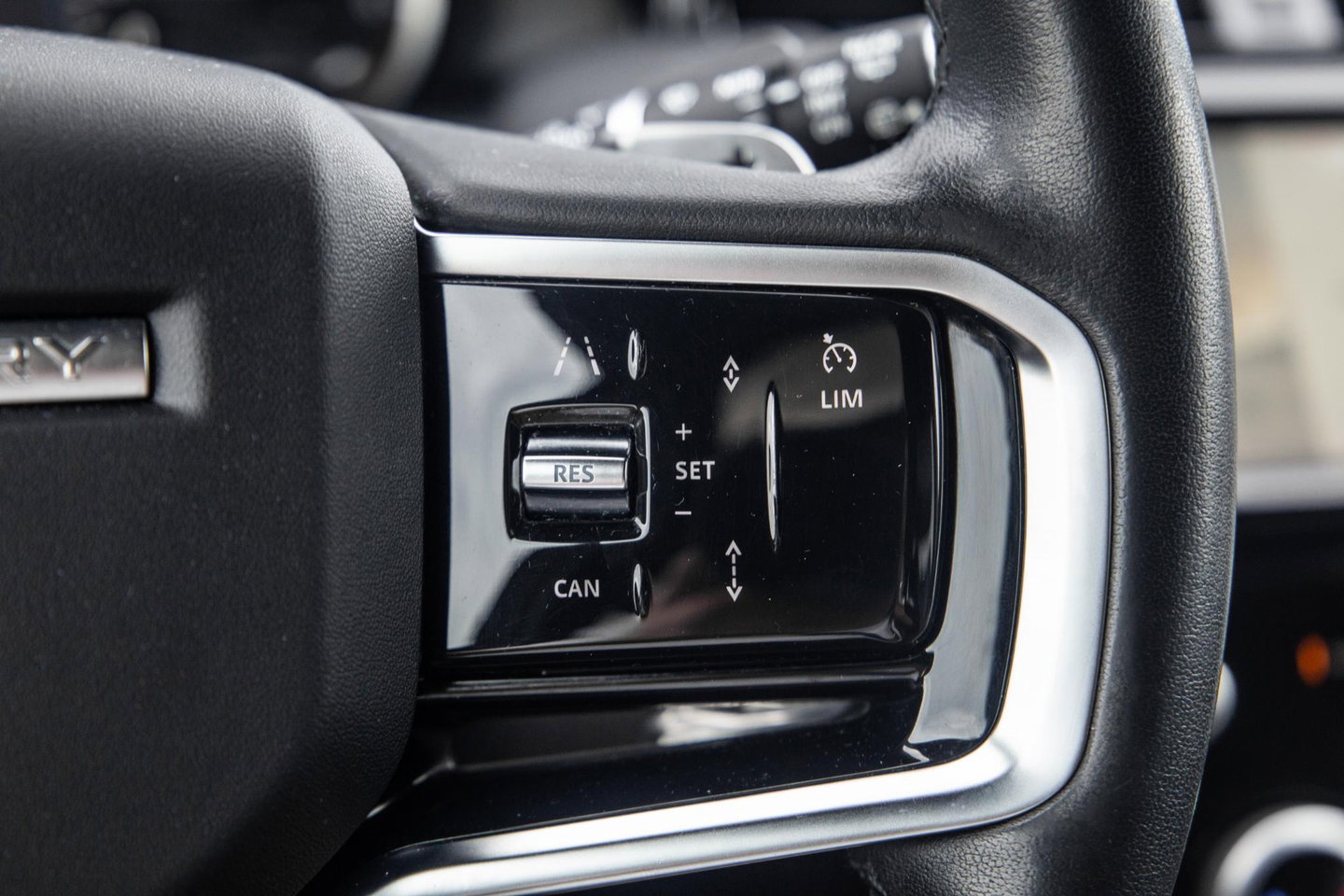 Land Rover Discovery Sport P300e 1.5 SE R-DYNAMIC / CARPLAY / LEER / DEALER ONDERHOUDEN / CAMERA