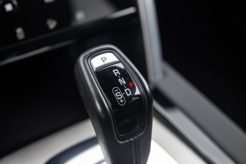 Land Rover Discovery Sport P300e 1.5 SE R-DYNAMIC / CARPLAY / LEER / DEALER ONDERHOUDEN / CAMERA