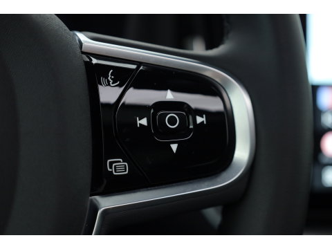 Volvo XC60 2.0 T8 Plug-in hybrid AWD Ultra Black Edition | Luchtvering | Massage | Bowers & Wilkins | 22 inch | Trekhaak |