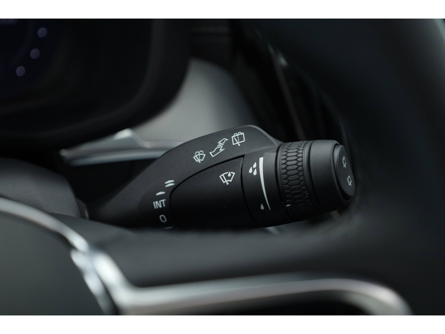 Volvo XC60 2.0 T8 Plug-in hybrid AWD Ultra Black Edition | Luchtvering | Massage | Bowers & Wilkins | 22 inch | Trekhaak |
