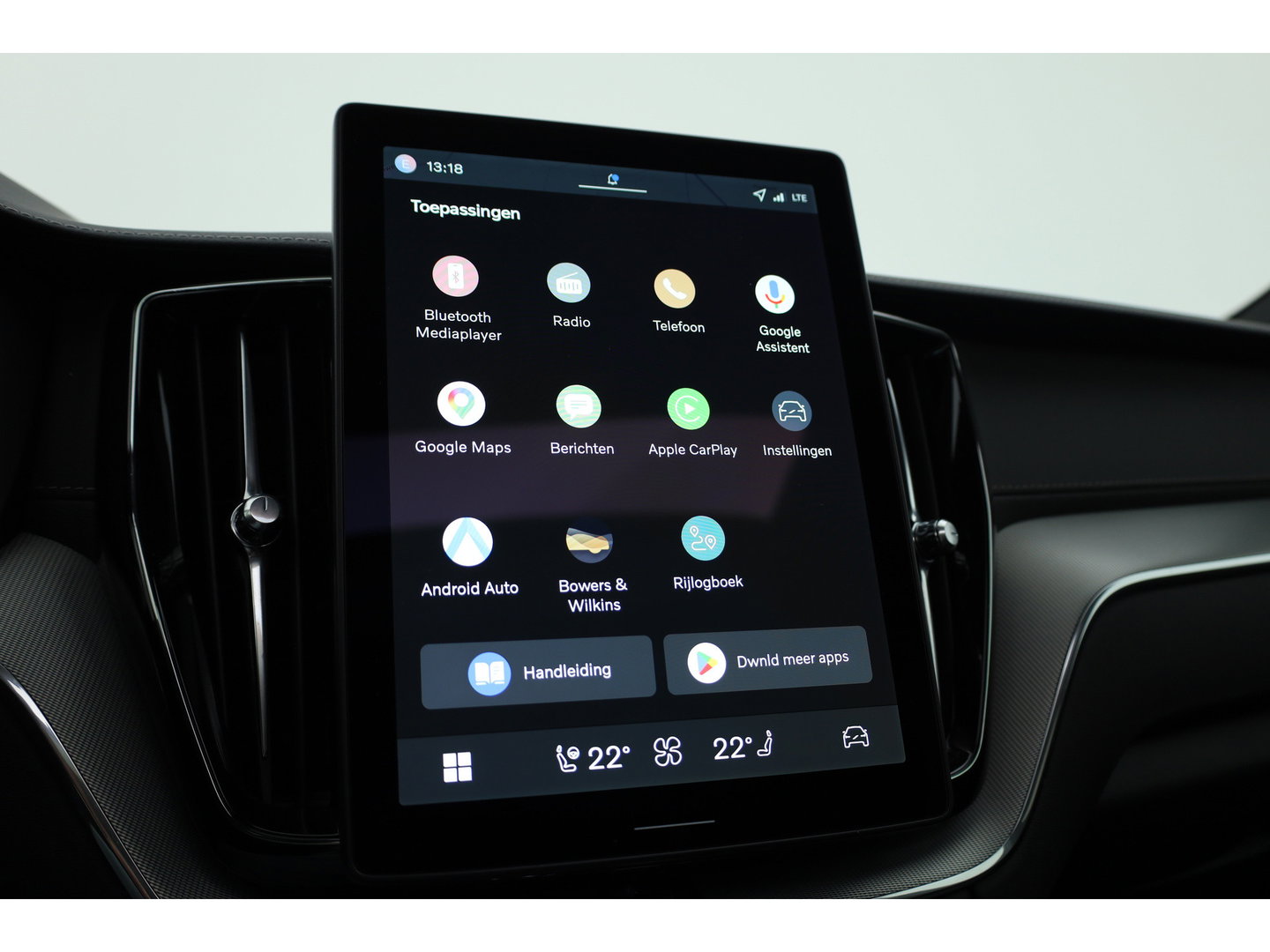 Volvo XC60 2.0 T8 Plug-in hybrid AWD Ultra Black Edition | Luchtvering | Massage | Bowers & Wilkins | 22 inch | Trekhaak |