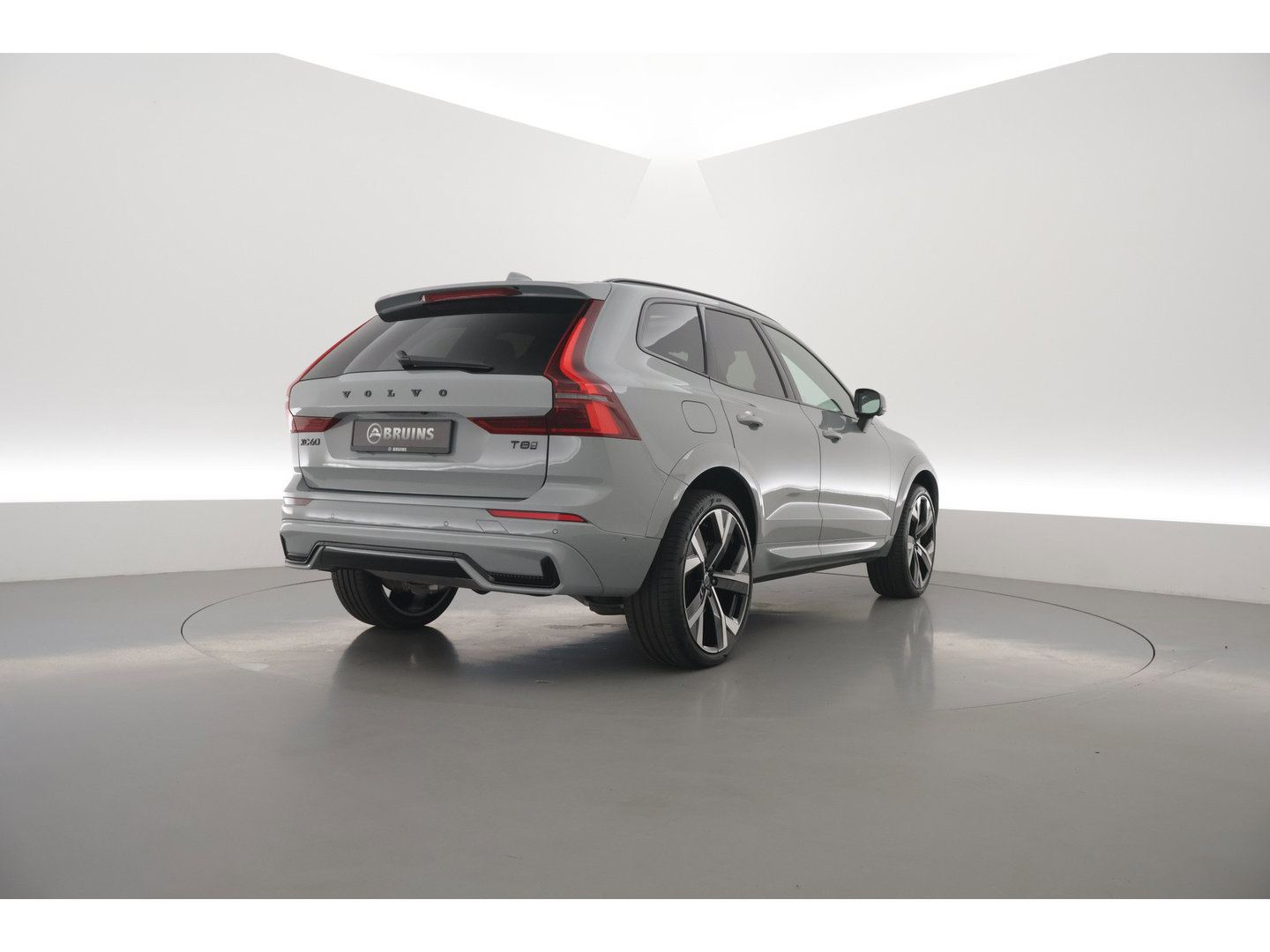 Volvo XC60 2.0 T8 Plug-in hybrid AWD Ultra Black Edition | Luchtvering | Massage | Bowers & Wilkins | 22 inch | Trekhaak |
