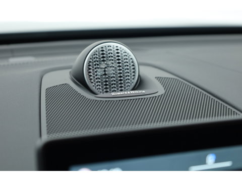 Volvo XC60 2.0 T8 Plug-in hybrid AWD Ultra Black Edition | Luchtvering | Massage | Bowers & Wilkins | 22 inch | Trekhaak |