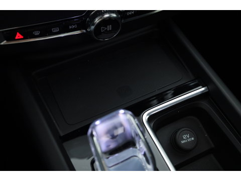 Volvo XC60 2.0 T8 Plug-in hybrid AWD Ultra Black Edition | Luchtvering | Massage | Bowers & Wilkins | 22 inch | Trekhaak |