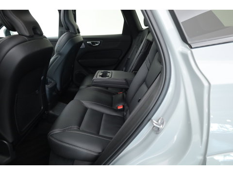 Volvo XC60 2.0 T8 Plug-in hybrid AWD Ultra Black Edition | Luchtvering | Massage | Bowers & Wilkins | 22 inch | Trekhaak |