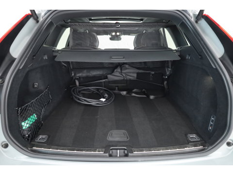 Volvo XC60 2.0 T8 Plug-in hybrid AWD Ultra Black Edition | Luchtvering | Massage | Bowers & Wilkins | 22 inch | Trekhaak |