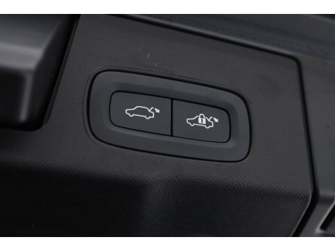Volvo XC60 2.0 T8 Plug-in hybrid AWD Ultra Black Edition | Luchtvering | Massage | Bowers & Wilkins | 22 inch | Trekhaak |