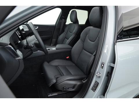 Volvo XC60 2.0 T8 Plug-in hybrid AWD Ultra Black Edition | Luchtvering | Massage | Bowers & Wilkins | 22 inch | Trekhaak |