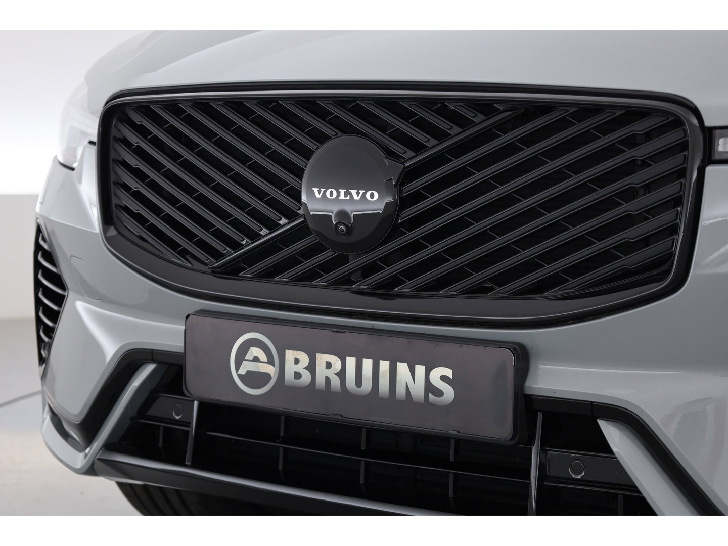 Volvo XC60 2.0 T8 Plug-in hybrid AWD Ultra Black Edition | Luchtvering | Massage | Bowers & Wilkins | 22 inch | Trekhaak |