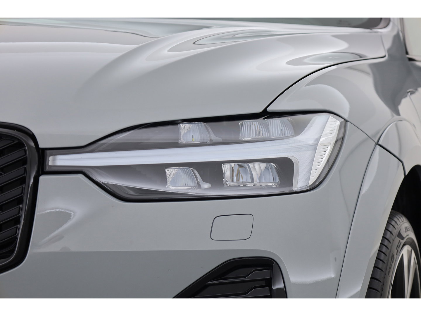 Volvo XC60 2.0 T8 Plug-in hybrid AWD Ultra Black Edition | Luchtvering | Massage | Bowers & Wilkins | 22 inch | Trekhaak |