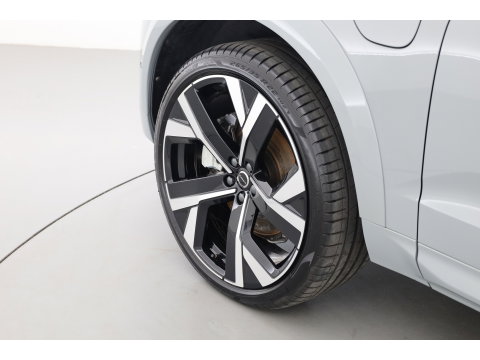 Volvo XC60 2.0 T8 Plug-in hybrid AWD Ultra Black Edition | Luchtvering | Massage | Bowers & Wilkins | 22 inch | Trekhaak |