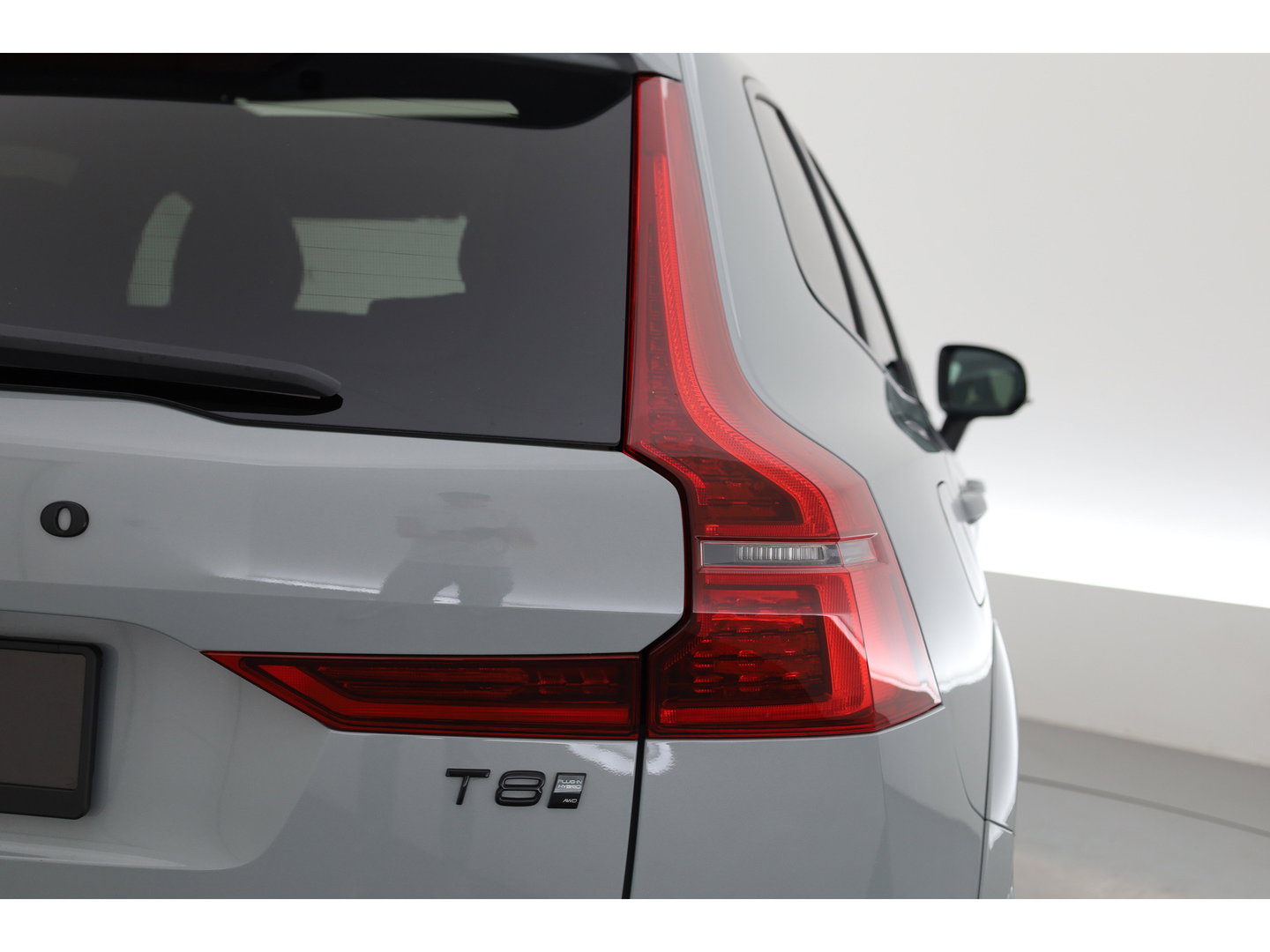 Volvo XC60 2.0 T8 Plug-in hybrid AWD Ultra Black Edition | Luchtvering | Massage | Bowers & Wilkins | 22 inch | Trekhaak |