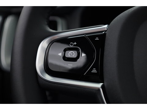 Volvo XC60 2.0 T8 Plug-in hybrid AWD Ultra Black Edition | Luchtvering | Massage | Bowers & Wilkins | 22 inch | Trekhaak |