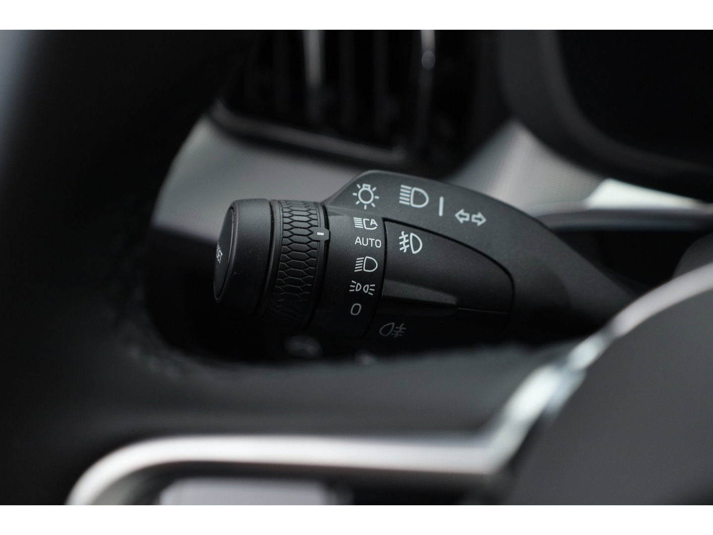 Volvo XC60 2.0 T8 Plug-in hybrid AWD Ultra Black Edition | Luchtvering | Massage | Bowers & Wilkins | 22 inch | Trekhaak |