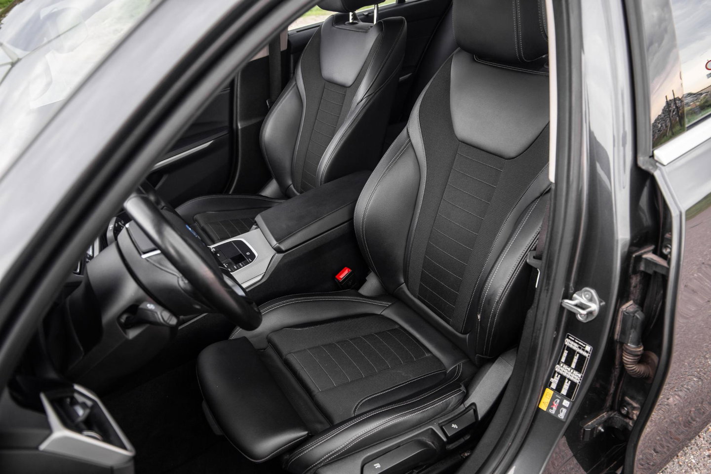 BMW 3 Serie Touring 320e LED / DEALER ONDERHOUDEN / CAMERA / CARPLAY / TREKHAAK