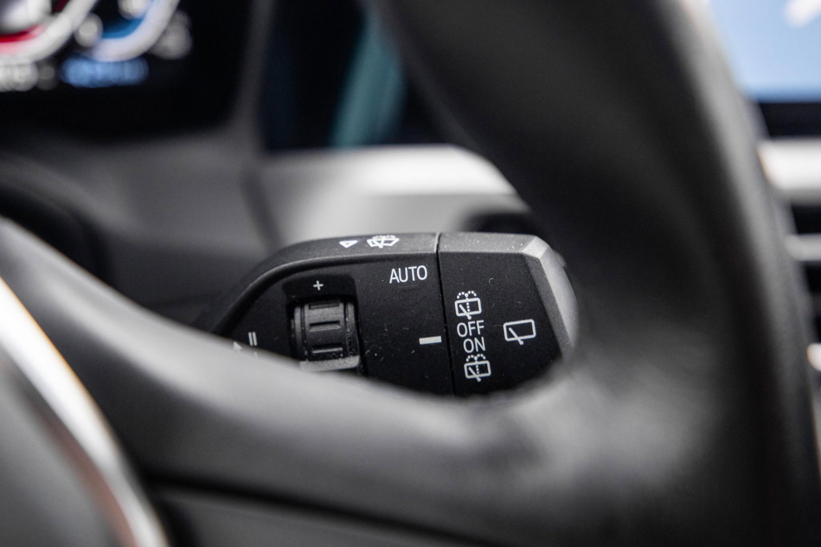BMW 3 Serie Touring 320e LED / DEALER ONDERHOUDEN / CAMERA / CARPLAY / TREKHAAK