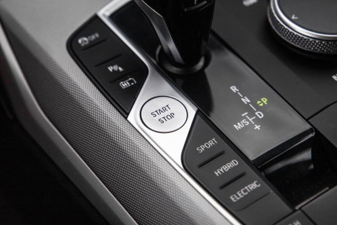 BMW 3 Serie Touring 320e LED / DEALER ONDERHOUDEN / CAMERA / CARPLAY / TREKHAAK