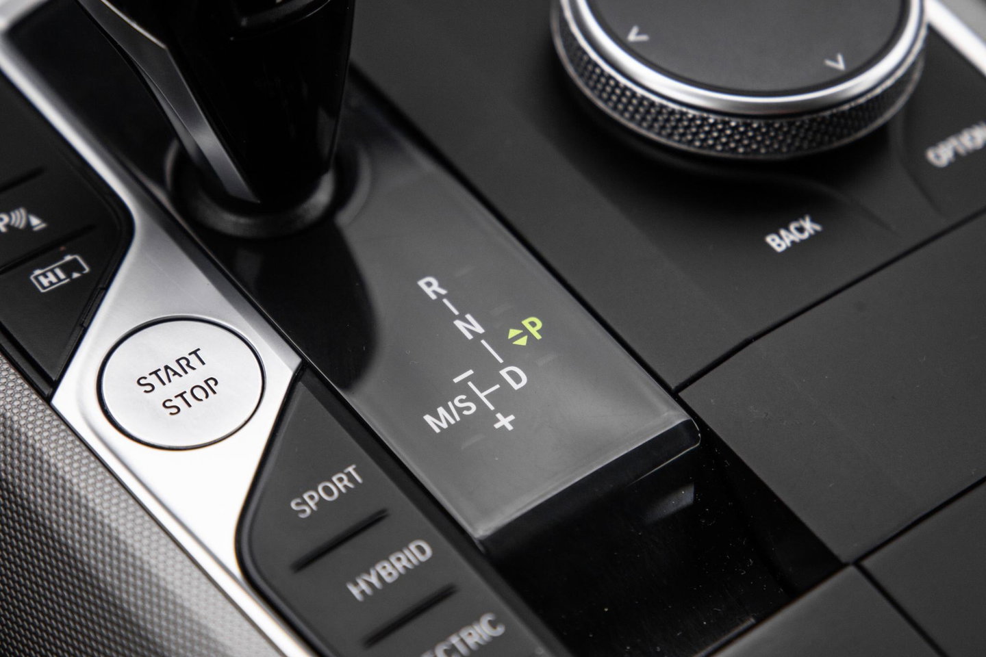 BMW 3 Serie Touring 320e LED / DEALER ONDERHOUDEN / CAMERA / CARPLAY / TREKHAAK