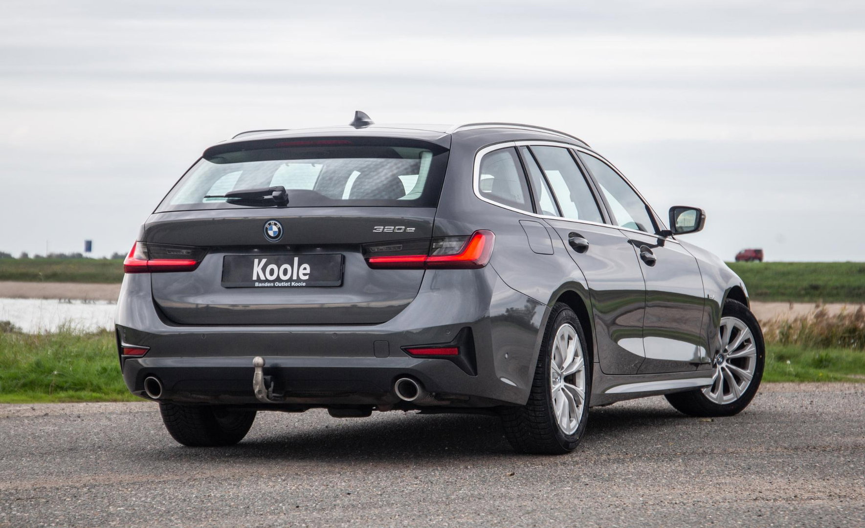 BMW 3 Serie Touring 320e LED / DEALER ONDERHOUDEN / CAMERA / CARPLAY / TREKHAAK