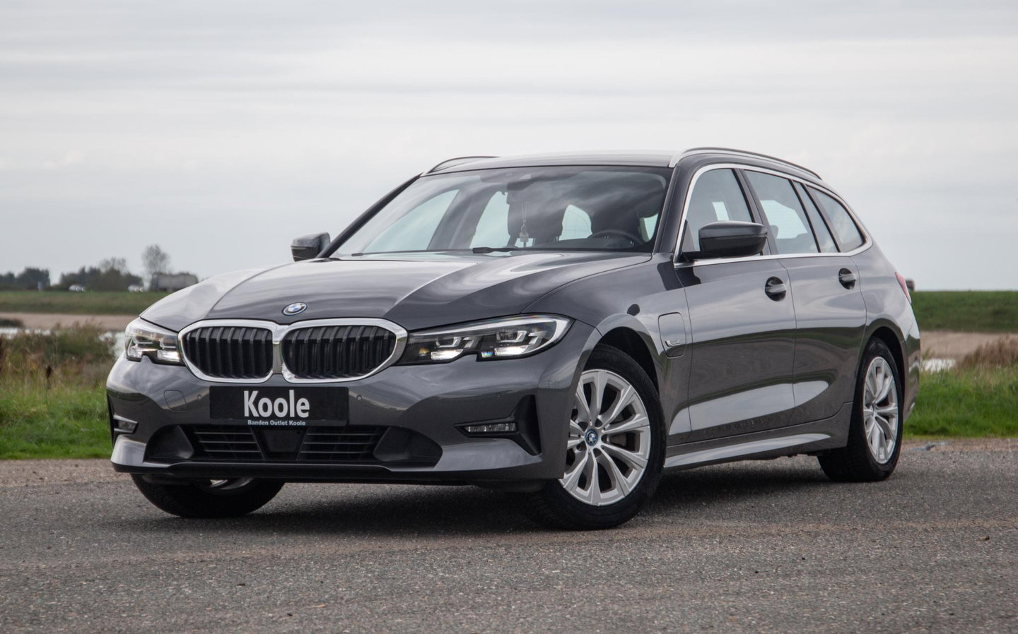 BMW 3 Serie Touring 320e LED / DEALER ONDERHOUDEN / CAMERA / CARPLAY / TREKHAAK