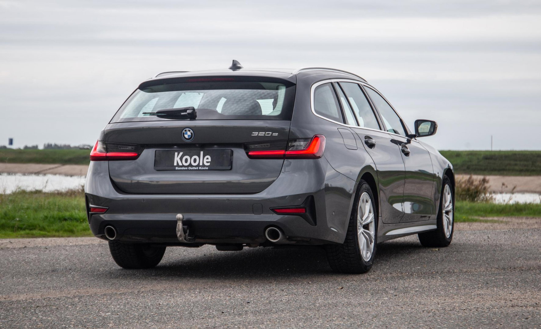BMW 3 Serie Touring 320e LED / DEALER ONDERHOUDEN / CAMERA / CARPLAY / TREKHAAK