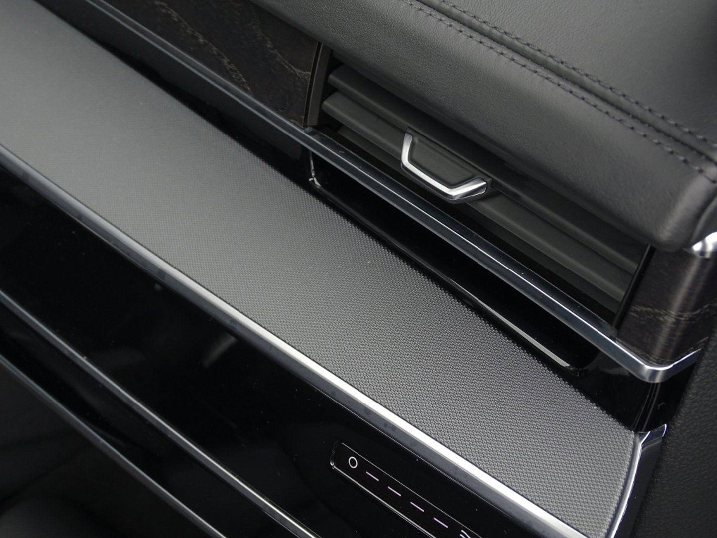 Audi A8 60 TFSi e Lang 449PK S line / B&O / TV's / alcantara / softclose / massage / 360°