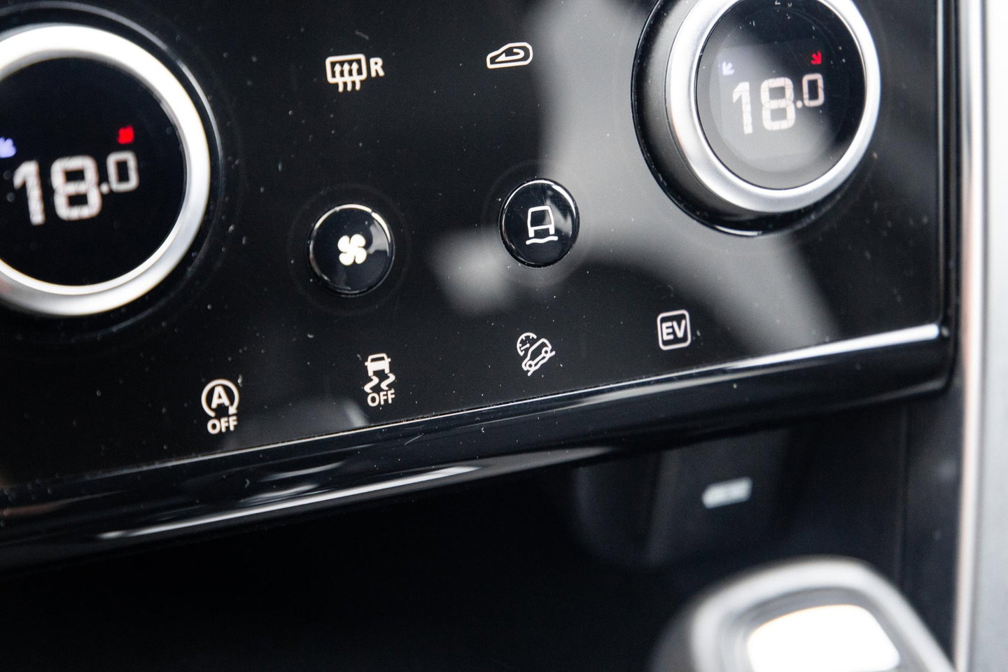 Land Rover Discovery Sport P300e 1.5 SE R-DYNAMIC / CARPLAY / LEER / DEALER ONDERHOUDEN / CAMERA
