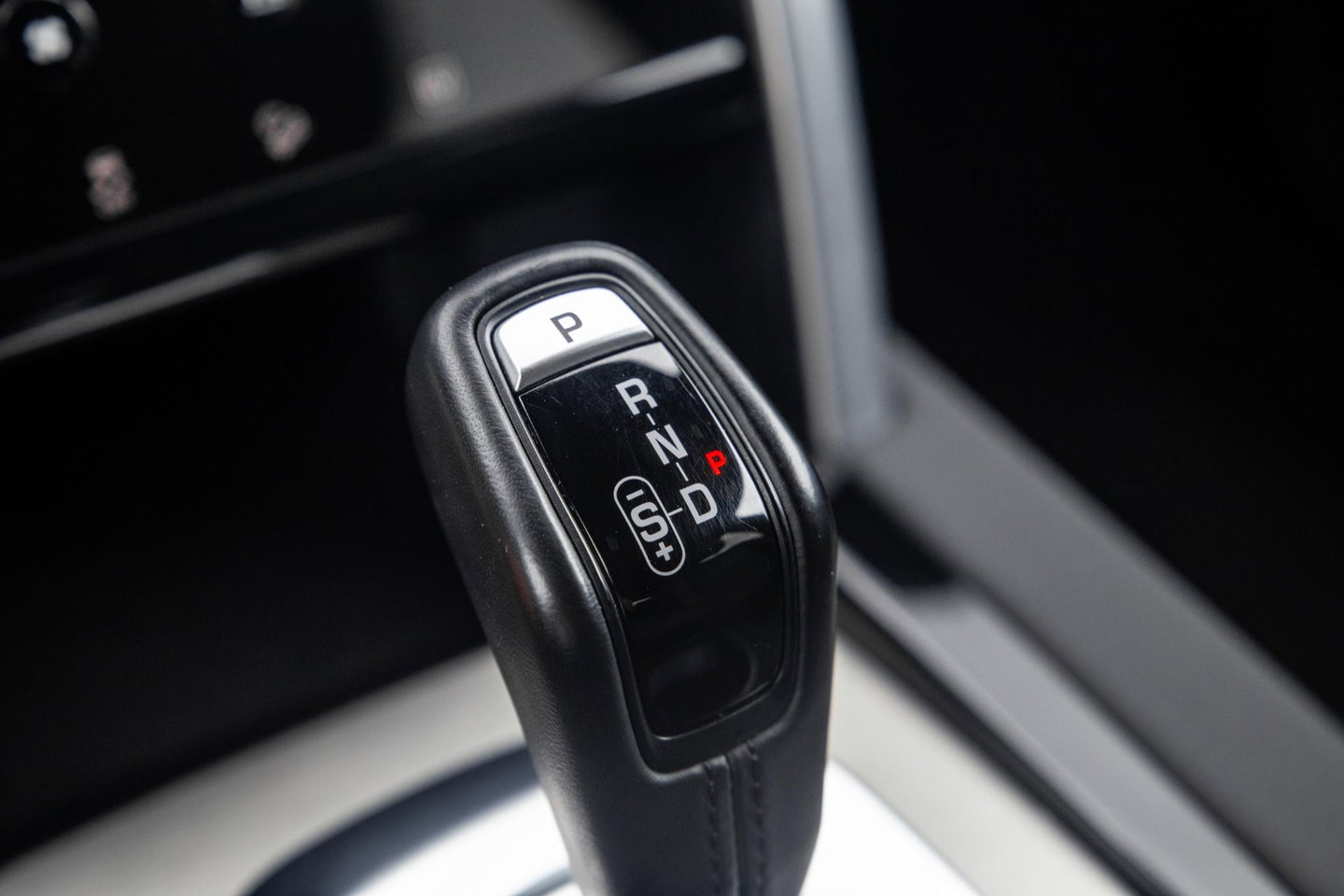 Land Rover Discovery Sport P300e 1.5 SE R-DYNAMIC / CARPLAY / LEER / DEALER ONDERHOUDEN / CAMERA