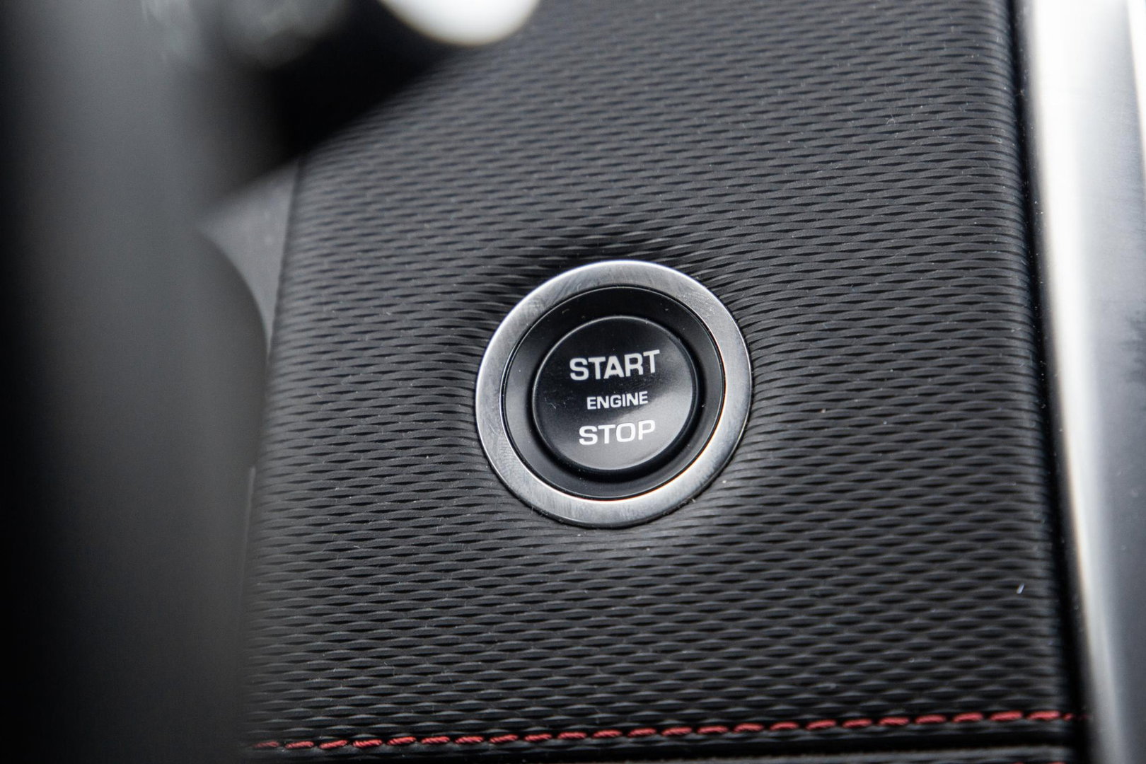 Land Rover Discovery Sport P300e 1.5 SE R-DYNAMIC / CARPLAY / LEER / DEALER ONDERHOUDEN / CAMERA