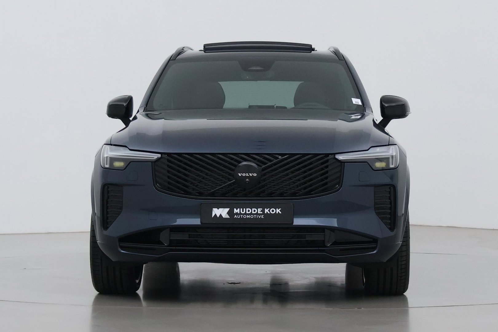 Volvo XC90 T8 Ultra Black Edition | Luchtvering | B&W | Stoelventilatie | 22 inch | Pilot Assist