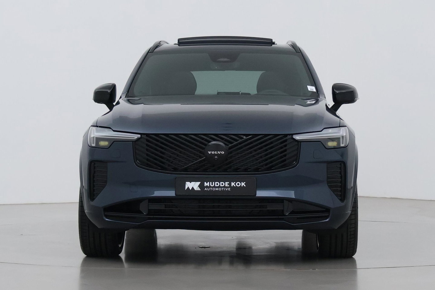 Volvo XC90 T8 Ultra Black Edition | Luchtvering | B&W | Stoelventilatie | 22 inch | Pilot Assist