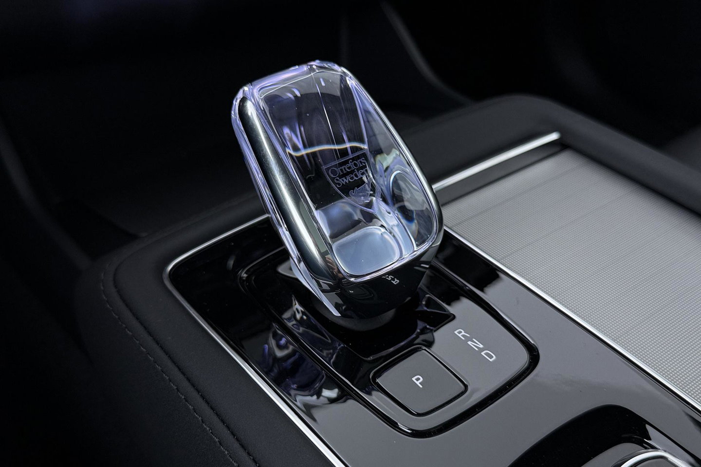 Volvo XC90 T8 Ultra Black Edition | Luchtvering | B&W | Stoelventilatie | 22 inch | Pilot Assist