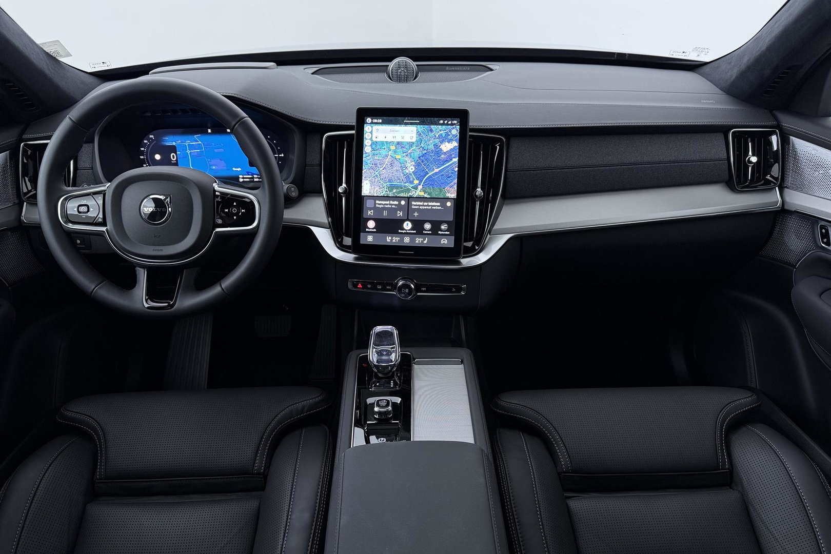 Volvo XC90 T8 Ultra Black Edition | Luchtvering | B&W | Stoelventilatie | 22 inch | Pilot Assist