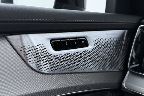 Volvo XC90 T8 Ultra Black Edition | Luchtvering | B&W | Stoelventilatie | 22 inch | Pilot Assist