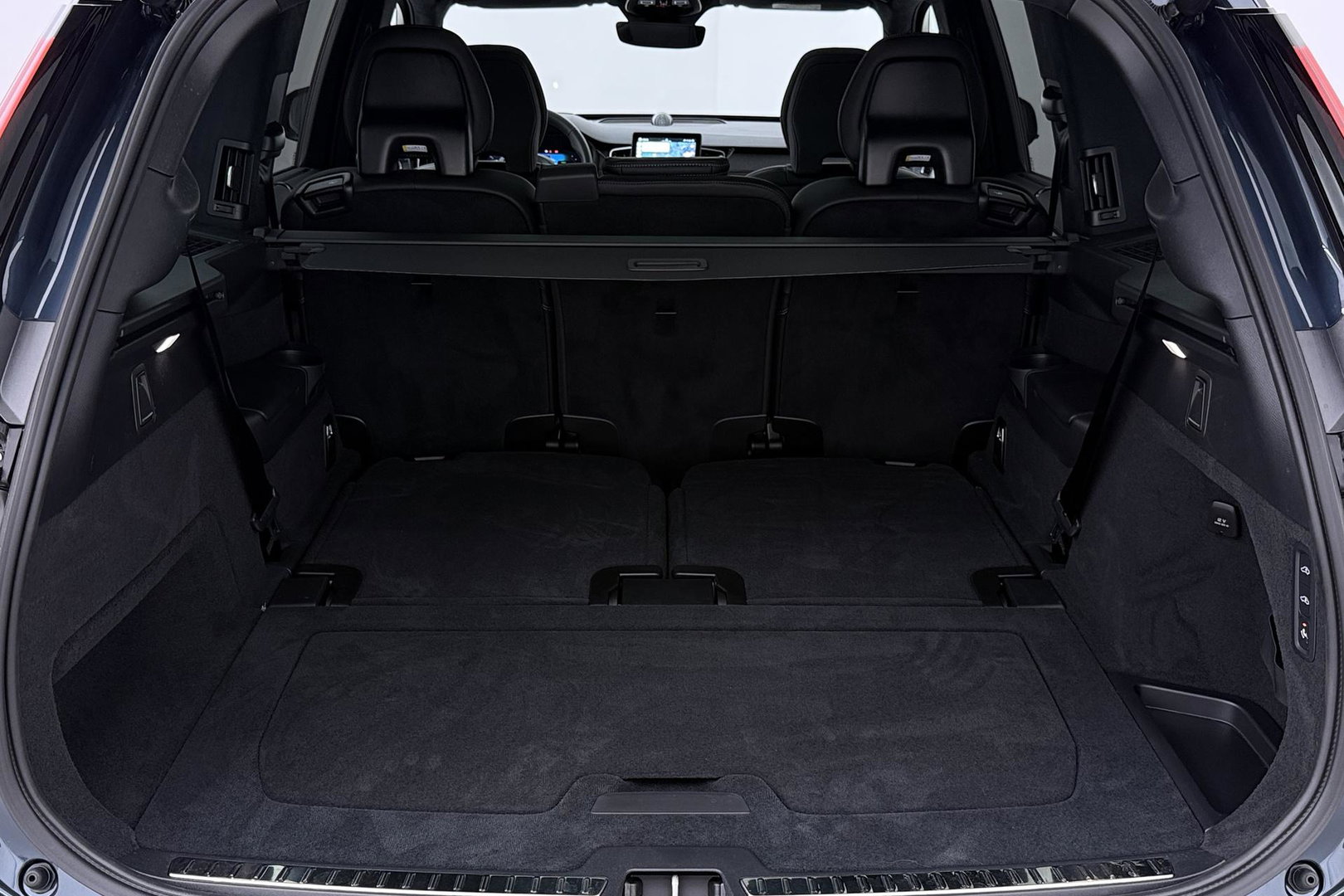 Volvo XC90 T8 Ultra Black Edition | Luchtvering | B&W | Stoelventilatie | 22 inch | Pilot Assist