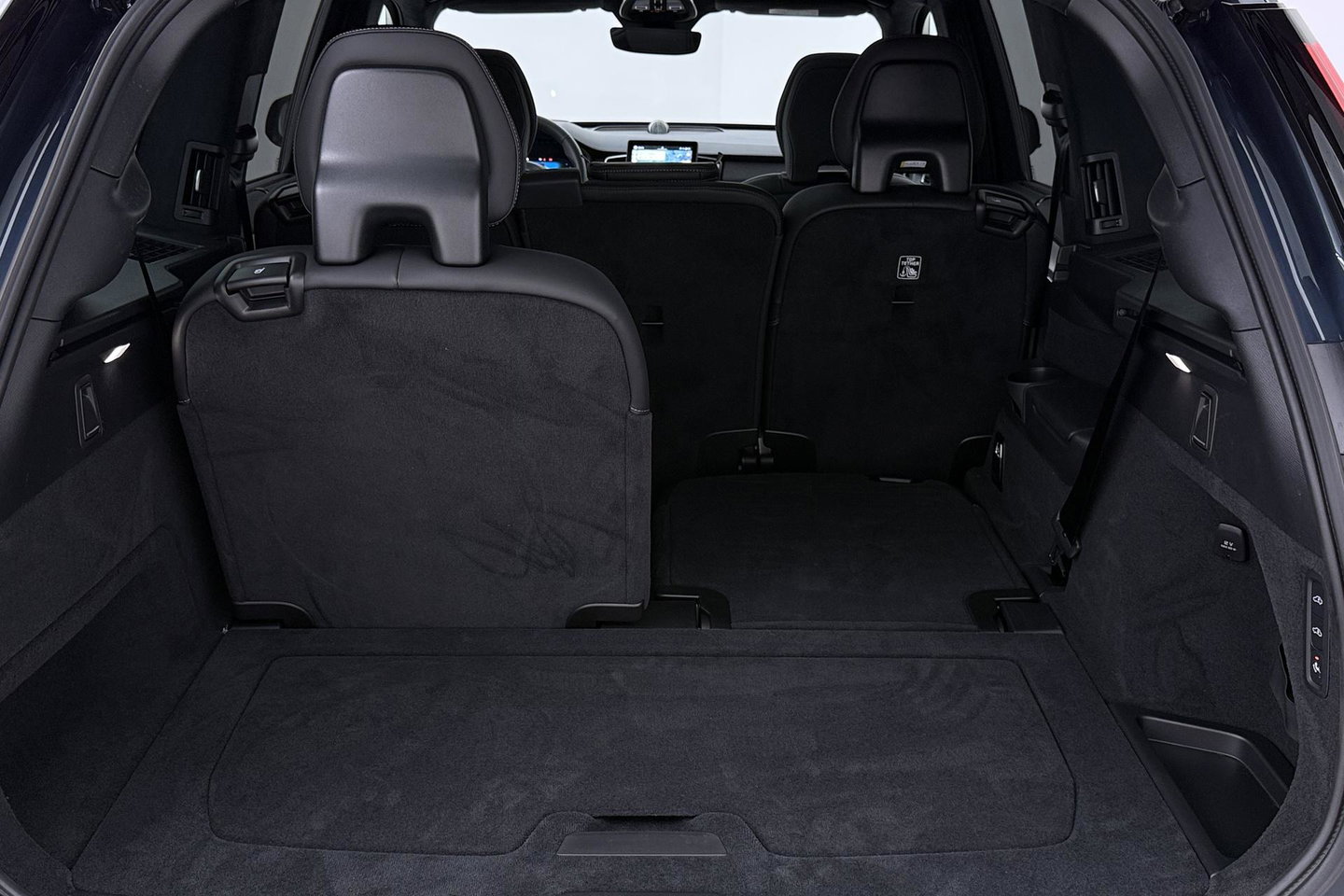 Volvo XC90 T8 Ultra Black Edition | Luchtvering | B&W | Stoelventilatie | 22 inch | Pilot Assist