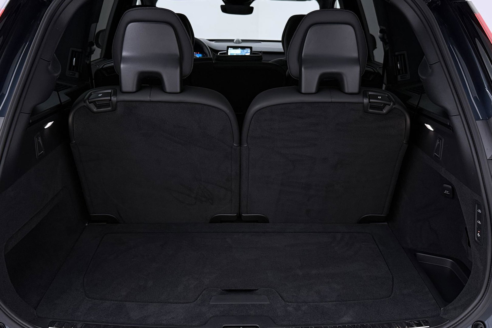 Volvo XC90 T8 Ultra Black Edition | Luchtvering | B&W | Stoelventilatie | 22 inch | Pilot Assist