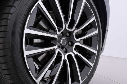Volvo XC90 T8 Ultra Black Edition | Luchtvering | B&W | Stoelventilatie | 22 inch | Pilot Assist