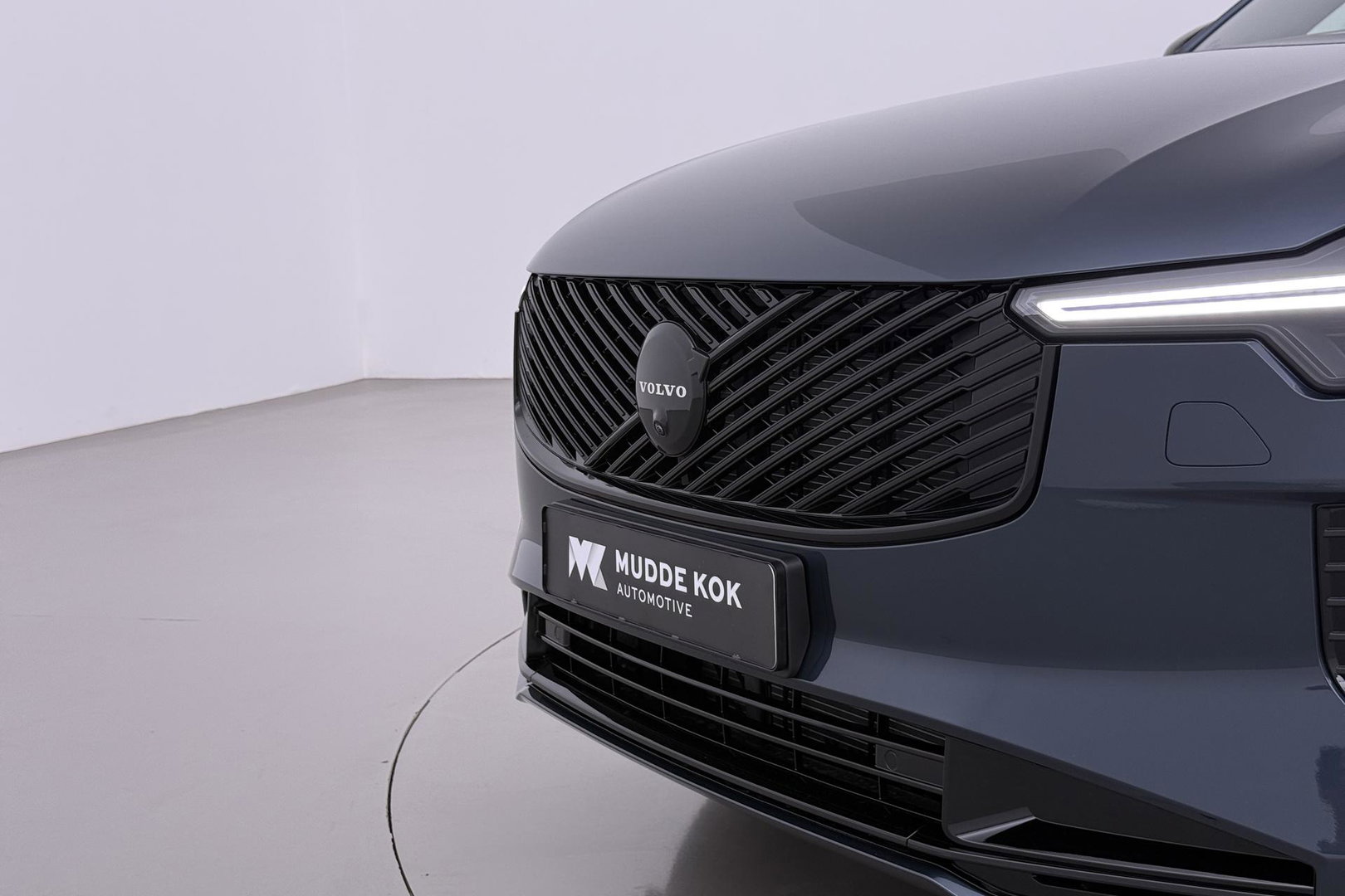 Volvo XC90 T8 Ultra Black Edition | Luchtvering | B&W | Stoelventilatie | 22 inch | Pilot Assist