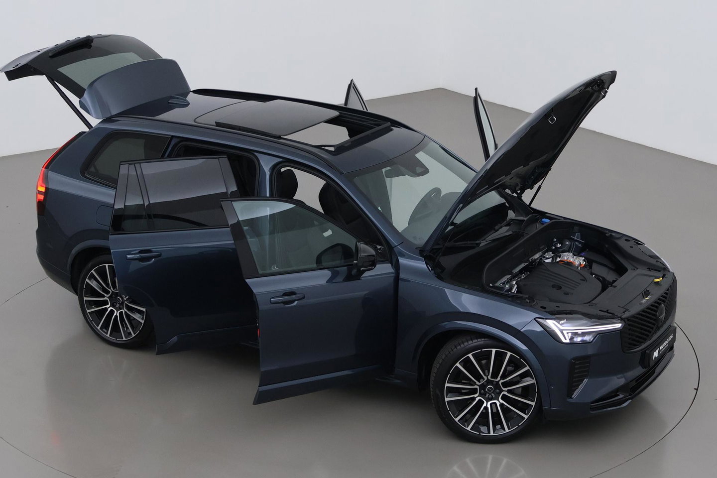Volvo XC90 T8 Ultra Black Edition | Luchtvering | B&W | Stoelventilatie | 22 inch | Pilot Assist