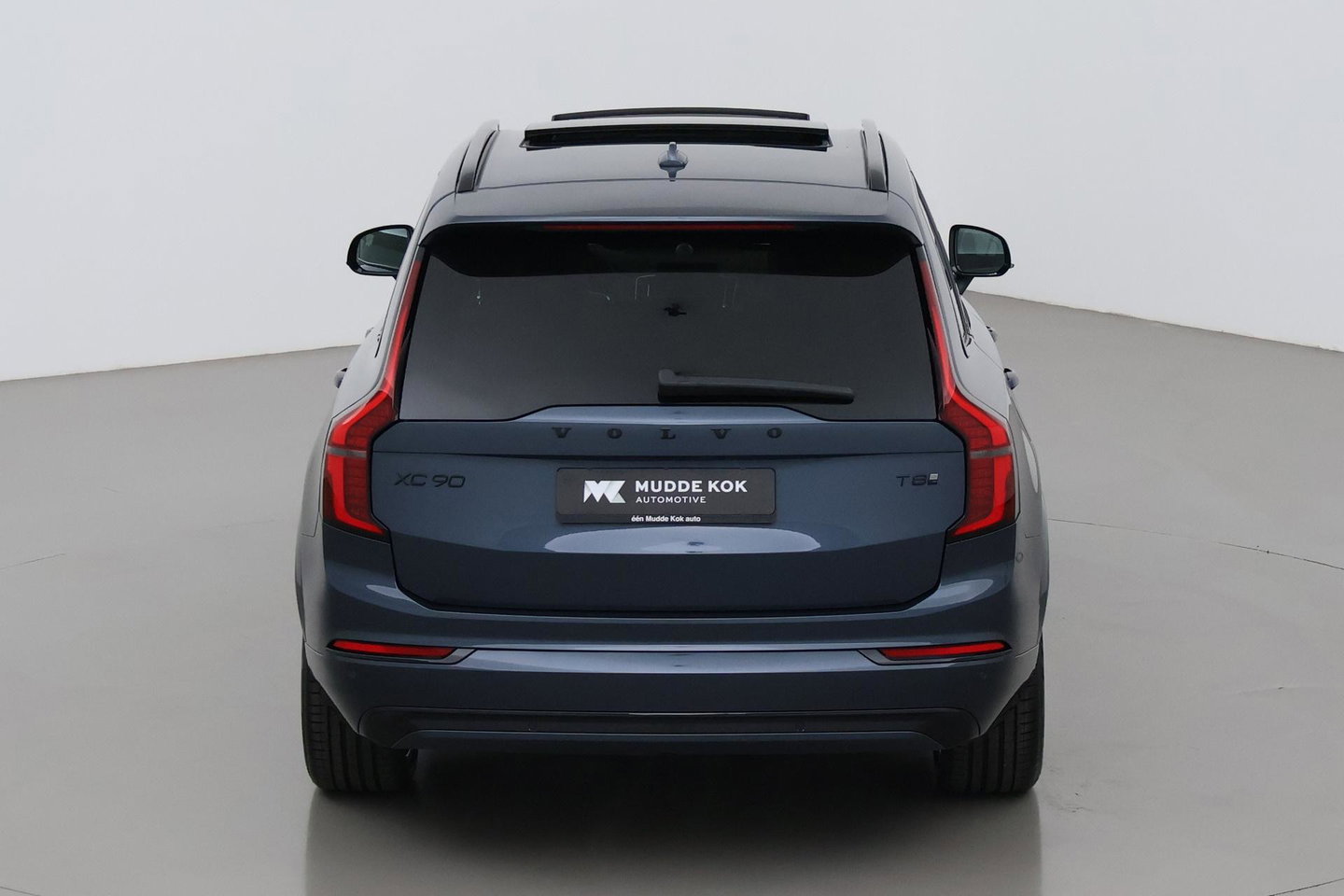 Volvo XC90 T8 Ultra Black Edition | Luchtvering | B&W | Stoelventilatie | 22 inch | Pilot Assist