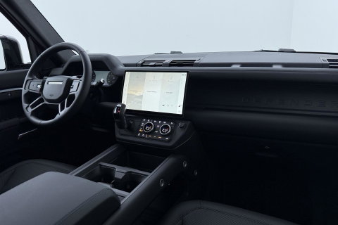 Land Rover Defender 110 P300e X-Dynamic SE | FACELIFT | Luchtvering | ClearSight | Black Pack | Panoramadak | Trekhaak | 360° Camera | Koelbox | ACC
