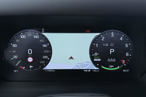 Land Rover Defender 110 P300e X-Dynamic SE | FACELIFT | Luchtvering | ClearSight | Black Pack | Panoramadak | Trekhaak | 360° Camera | Koelbox | ACC