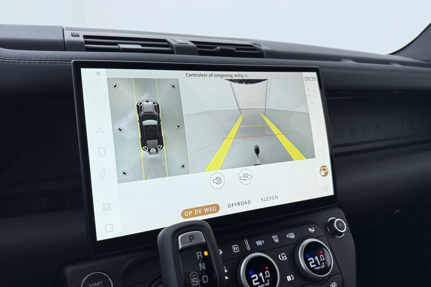 Land Rover Defender 110 P300e X-Dynamic SE | FACELIFT | Luchtvering | ClearSight | Black Pack | Panoramadak | Trekhaak | 360° Camera | Koelbox | ACC