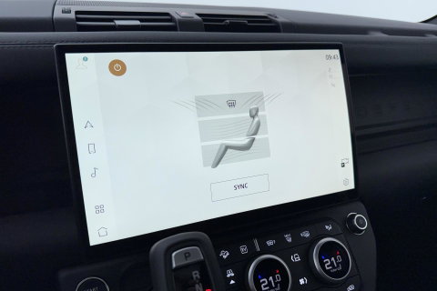 Land Rover Defender 110 P300e X-Dynamic SE | FACELIFT | Luchtvering | ClearSight | Black Pack | Panoramadak | Trekhaak | 360° Camera | Koelbox | ACC